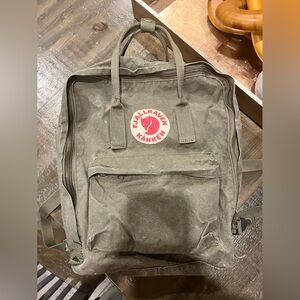 Fjallraven Kånken Backpack in Earthy Green